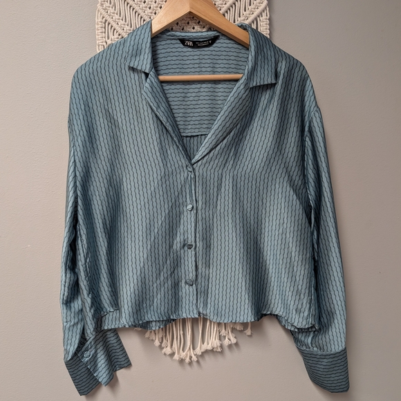 Bundle Of 2 Abercrombie And Zara Blouses Striped Blue Floral Black Satin V Neck - Picture 8 of 9